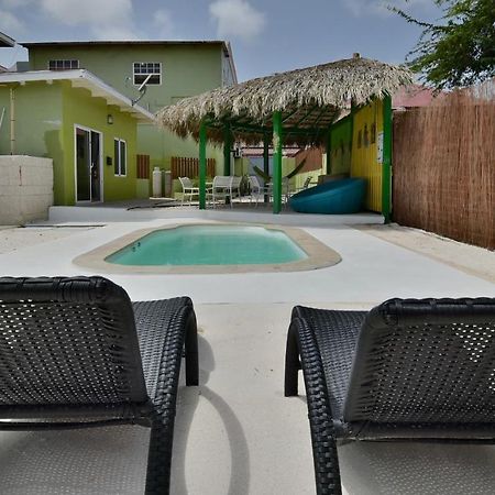 Pista Q Hostel And Apartments Oranjestad Ngoại thất bức ảnh