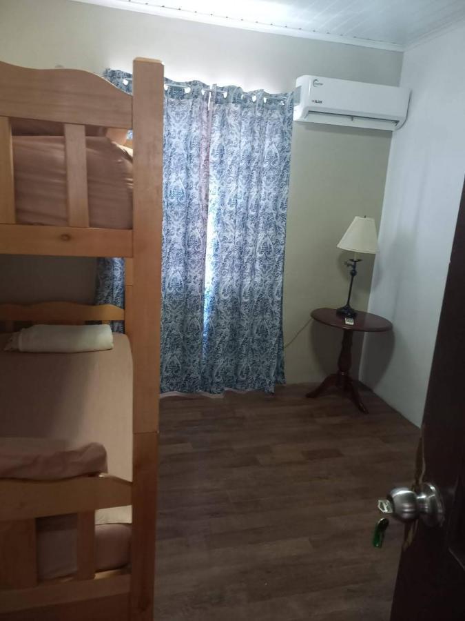 Pista Q Hostel And Apartments Oranjestad Ngoại thất bức ảnh