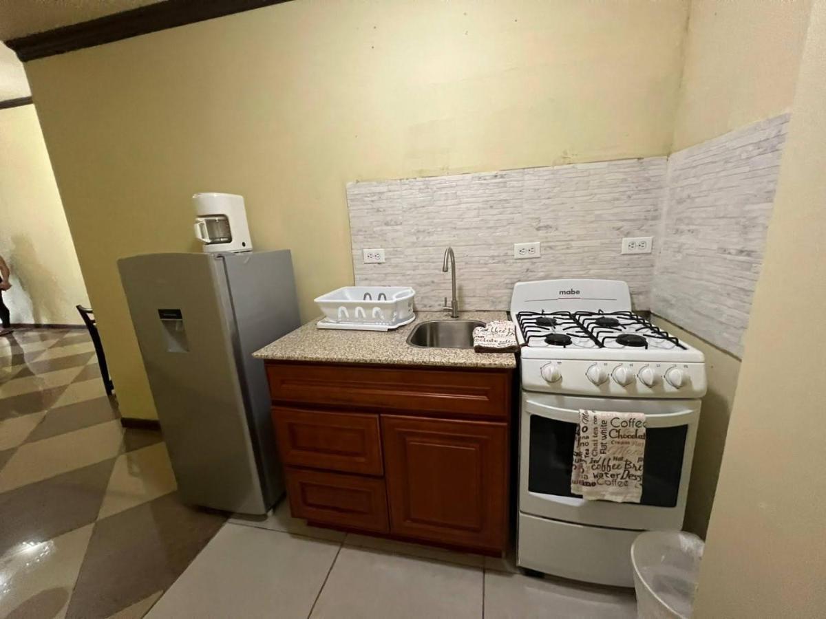 Pista Q Hostel And Apartments Oranjestad Ngoại thất bức ảnh