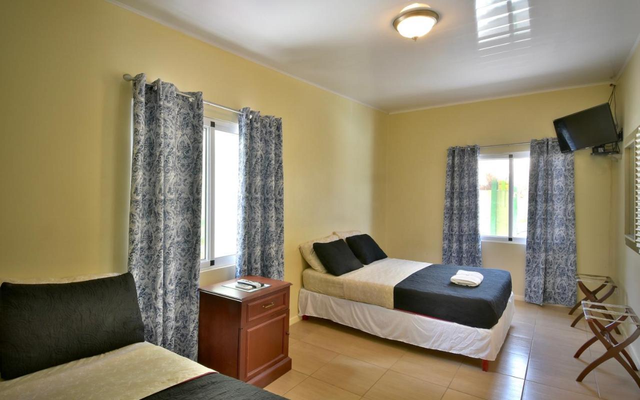 Pista Q Hostel And Apartments Oranjestad Ngoại thất bức ảnh