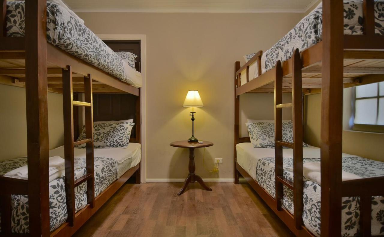 Pista Q Hostel And Apartments Oranjestad Ngoại thất bức ảnh