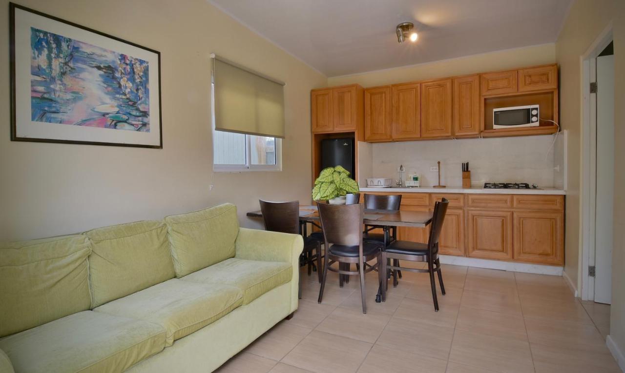 Pista Q Hostel And Apartments Oranjestad Ngoại thất bức ảnh