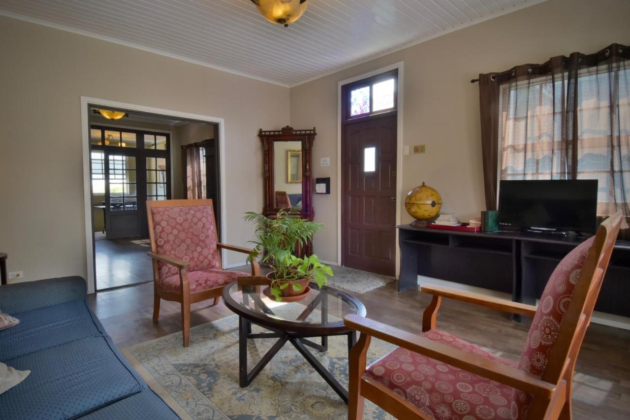 Pista Q Hostel And Apartments Oranjestad Ngoại thất bức ảnh