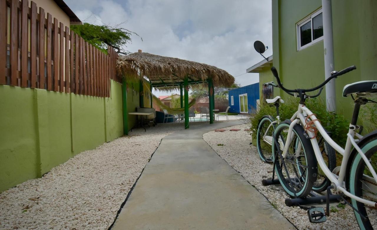 Pista Q Hostel And Apartments Oranjestad Ngoại thất bức ảnh