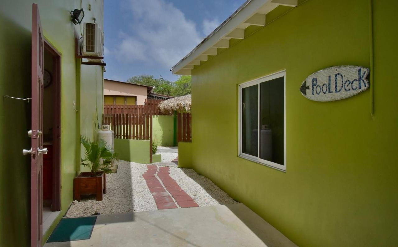 Pista Q Hostel And Apartments Oranjestad Ngoại thất bức ảnh